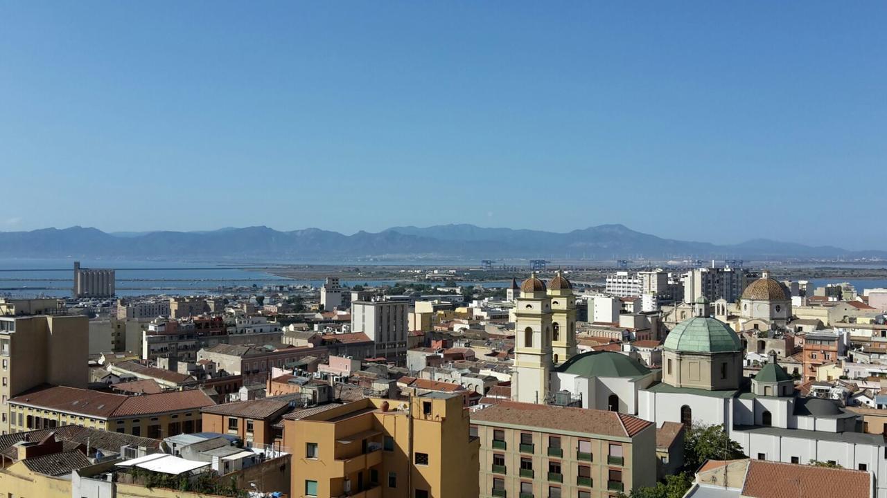 Al Castello Apartment Cagliari Ngoại thất bức ảnh