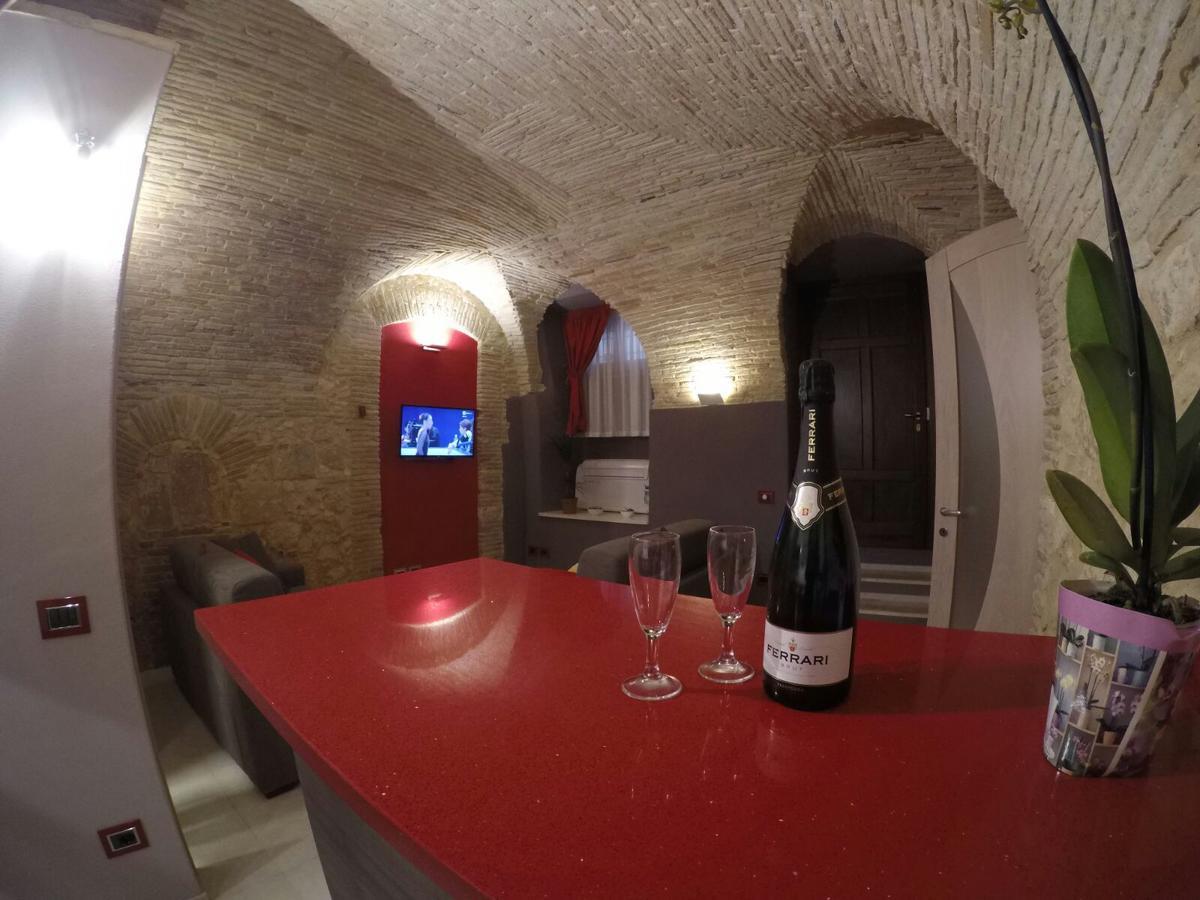 Al Castello Apartment Cagliari Ngoại thất bức ảnh