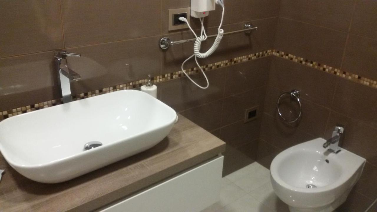 Al Castello Apartment Cagliari Ngoại thất bức ảnh